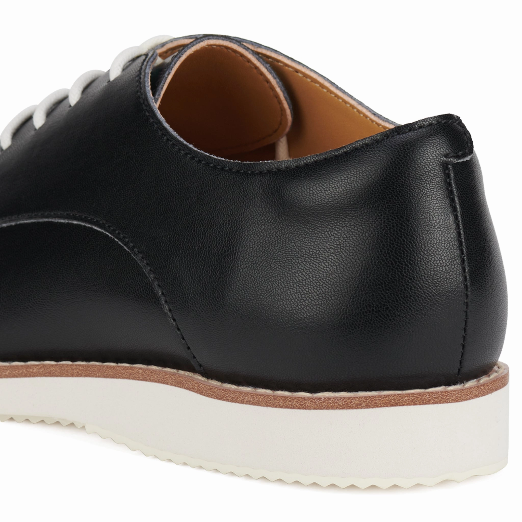 Soft Interior lace up closure Derby Rec Black