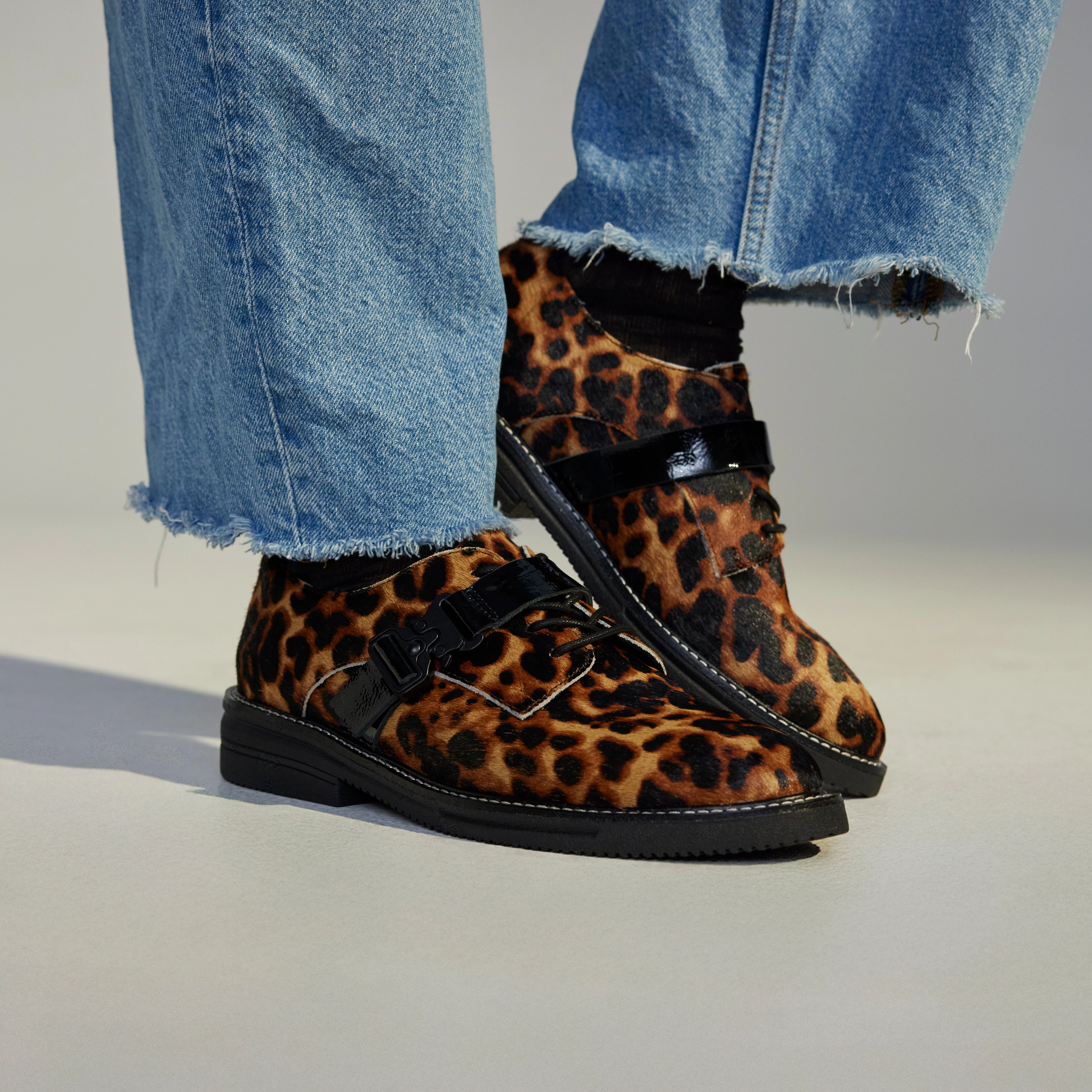 Derby Rise Strap Dark Camel Leopard/Black Black Tie Modern Movement