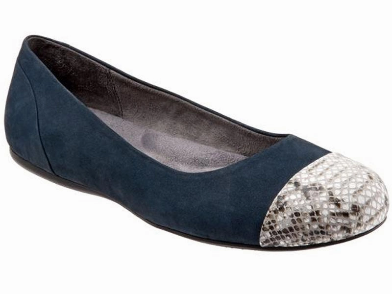 Main Walk Easy Slip Softwalk Sonoma Cap Toe - Women's Flat Navy Nubuck (421)