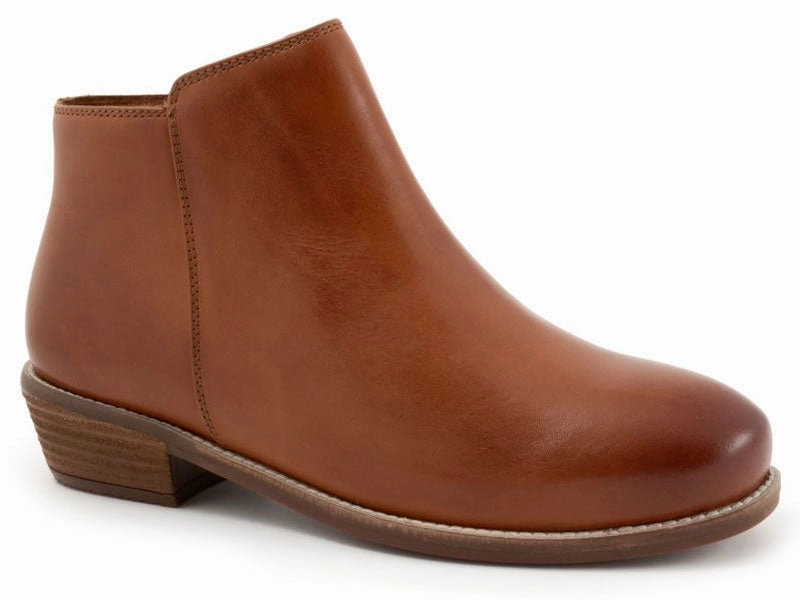 Padded Collar Lining Sturdy Construction Softwalk Rocklin 2.0 - Women's Boot Cognac (206)