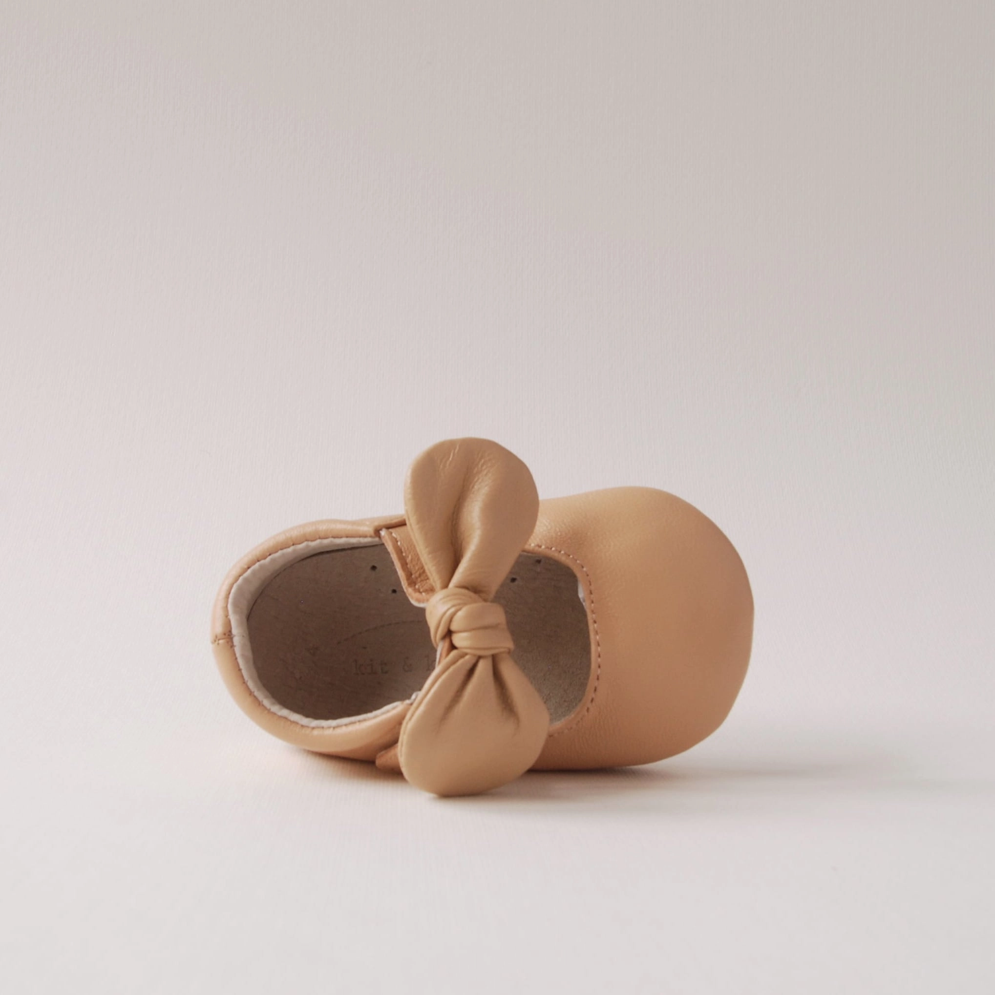 Minnie Baby Shoes - Camel Thermoregulating Impact Resistant