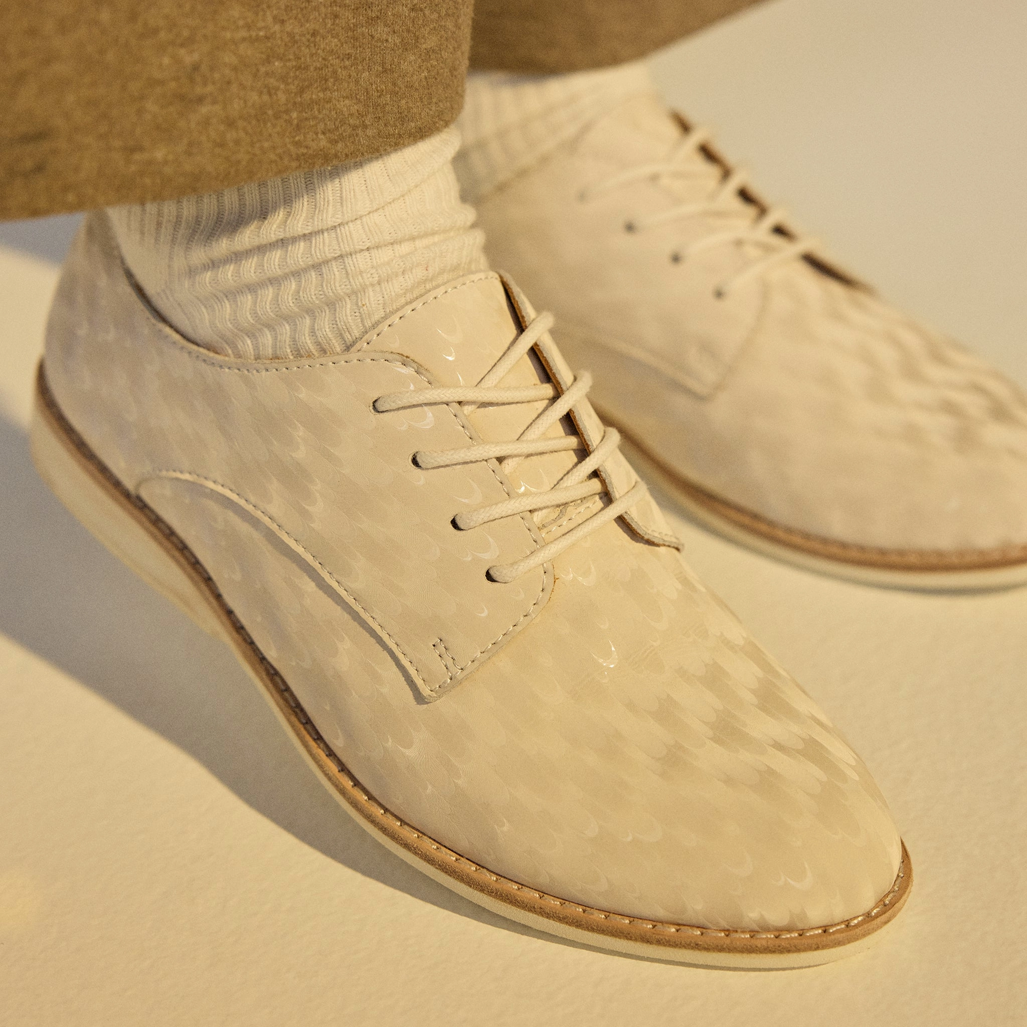 Derby Bone Peacock Photo Ready