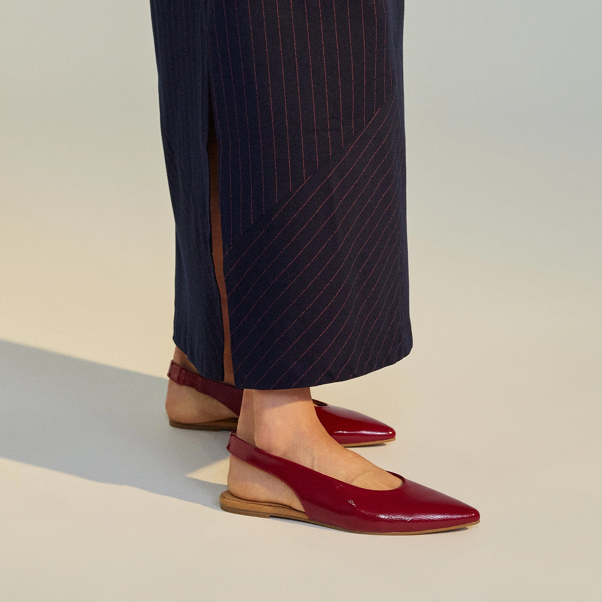 Snug Lining Stripe Mood Pointed Slingback Merlot Patent
