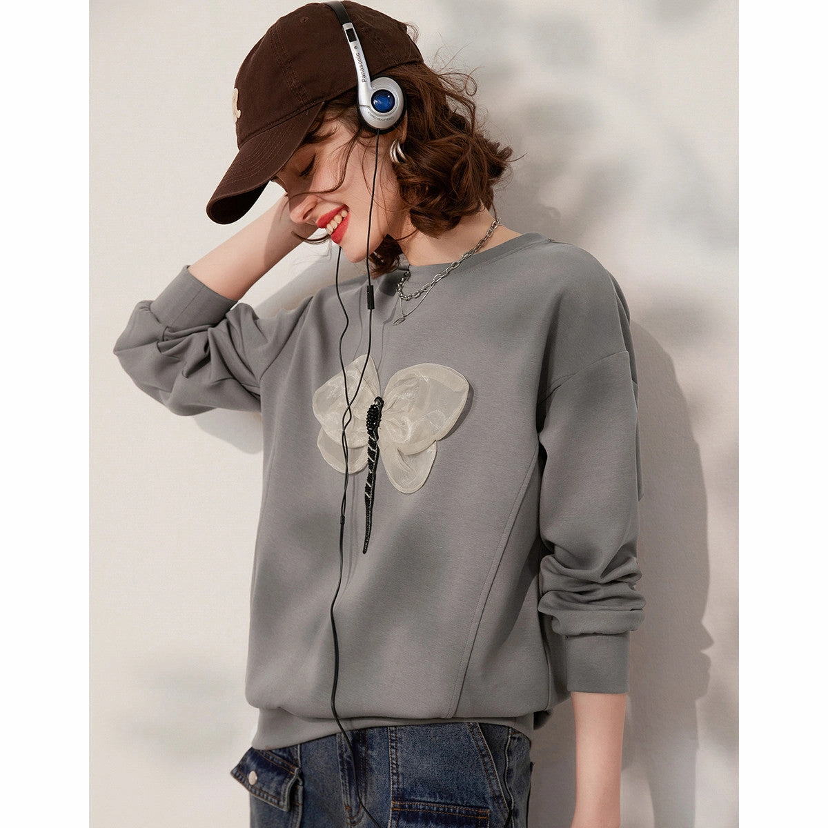 Spring Long Sleeve Sweatshirt with 3D Dragonfly Decoration NonChafe Tag Placement YarnDyedQuality
